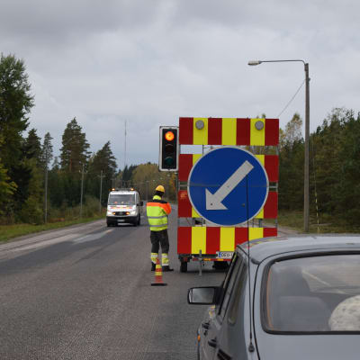 Trafikljus vid vägarbete i Horsbäck.