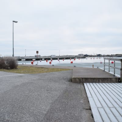 Gästhamnen i Hangö en vinterdag då det inte finns några båtar.