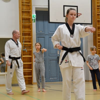 Taekwondoövning i Lovisa.