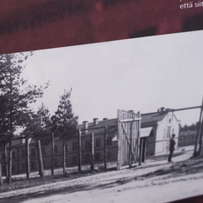 Historisk bild på kasernbyggnaderna i Dragsvik.