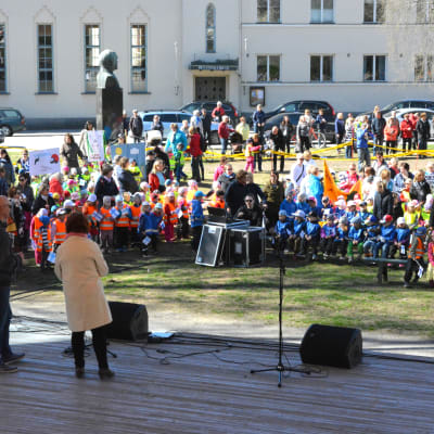 Parad för Finland 100 år i Jakobstad.