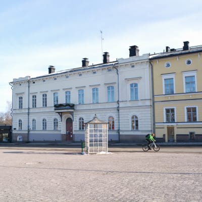 Huset som kallas Forum, i kanten av Lovisa torg.