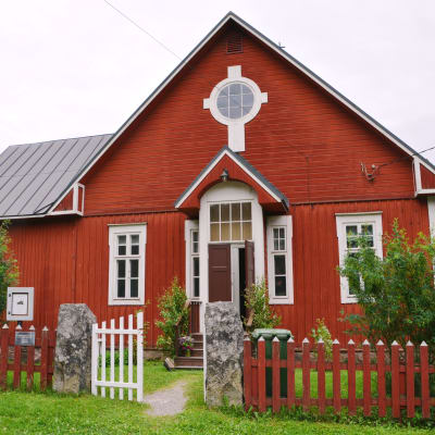 Kullo bykyrka utifrån.