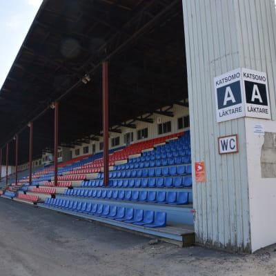 Hietalahden stadionin vanha puukatsomo on nyt käyttökiellossa.