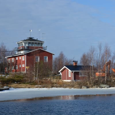 Valsörarnas gamla sjöbevakningsstation.
