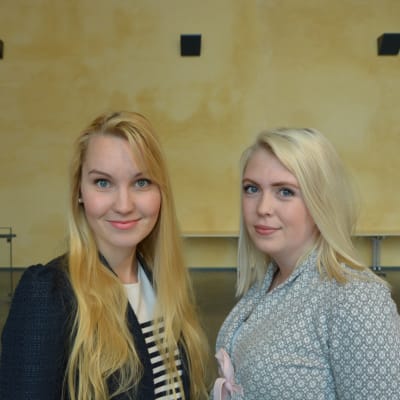 Ellen Kackur och Nathalie Wingren studerar utvecklingspsykologi på ÅA i Vasa.