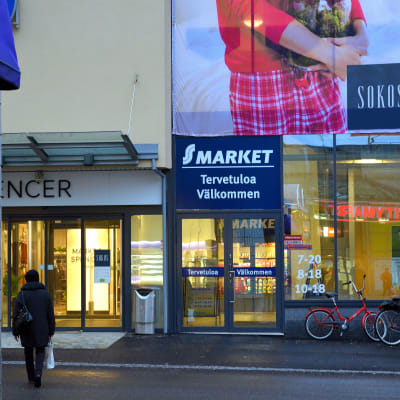 butiksfönster sett från gatan