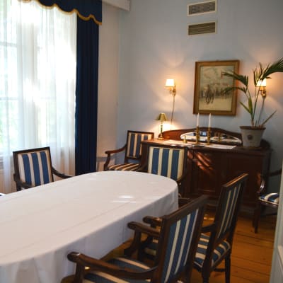 Marskalk Mannerheims rum, det ljusblåa Marski kabinettet på Sannäs gård.