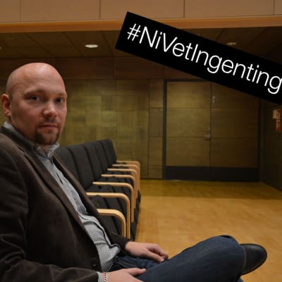 Jurist Thomas Sundell på Regionförvaltningsverket i Vasa sitter i föreläsningssal