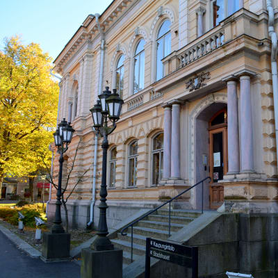 Borgå stadshus en höstdag