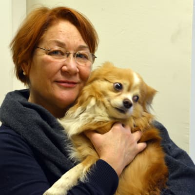 Carola Vento och hennes hund.