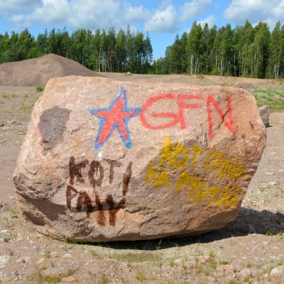 Graffiti på en sten i Pyttis.