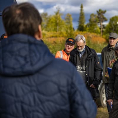 Henkilö kertoo huolensa Soklin kaivoshankkeesta.