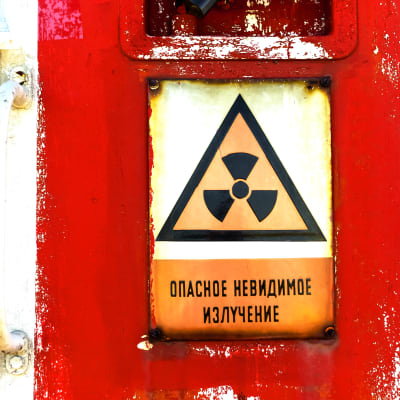 Bild av en skylt om radioaktivitet i Ryssland