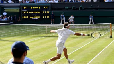 Roger Federer och Novak Djokovic spelade i nästan fem timmar på Wimbledons centercourt.