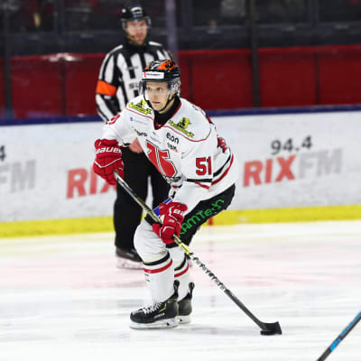 Kristian Näkyvä spelar ishockey.