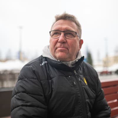Mikkelin Kamppareiden päävalmentaja Olli Manninen kuvattuna Mikkelin torilla.