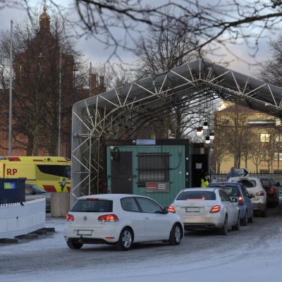Koronatestausta Vaasan kasarmintorilla 22.11.2021.