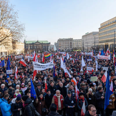 Protester i den polska staden Poznan mot högerregeringen.