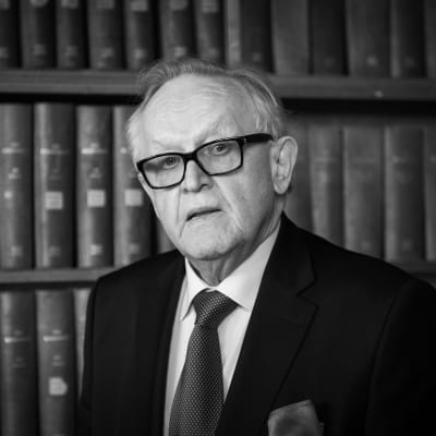 Porträtt på President Martti Ahtisaari.