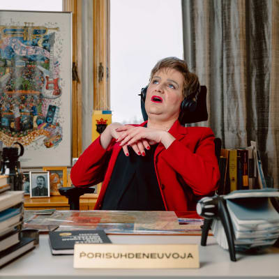 Sketsihahmo Porisuhdeneuvoja Luukkone