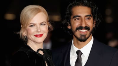 Nicole Kidman och Dev Patel poserar under galavisningen av Lion.