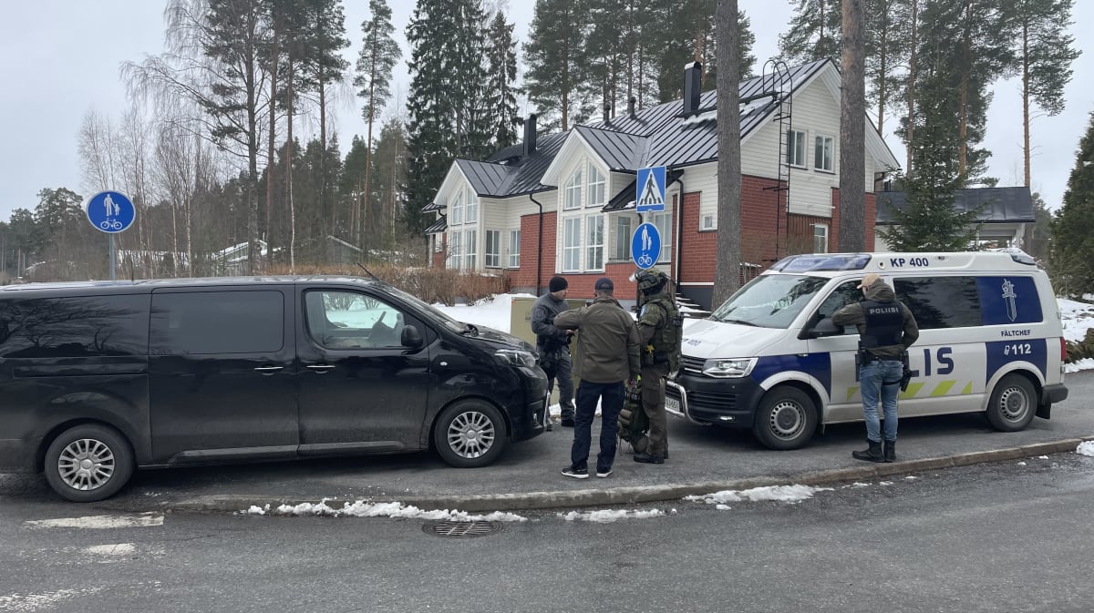 Stort polispådrag efter skottlossning i Jakobstad en man greps