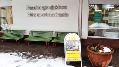 En skylt utanför Raseborgs sjukhus.