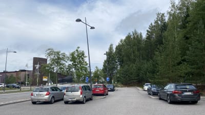 En parkeringsplats intill nationalparken i Noux i Esbo. 