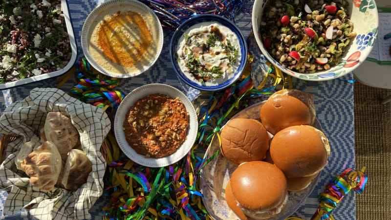 Vaihda valmisdippisi tänä vappuna muhammaraan – piknikin maistuvimmat eväät  kokataan lauantaina rennosti Areenassa – Viikon arkisafkat – 
