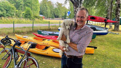 Lars Österman med hunden Busen.