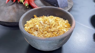 En skål med rostade brödsmulor.