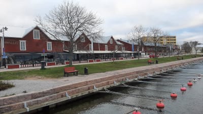 Magasinen i Östra hamnen i Hangö.