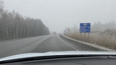 Vägavsnitt i S:t Karins på skärgårdsvägen.