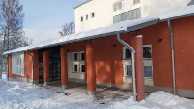 Ingången till Tolkis allaktivitetshus i Borgå.