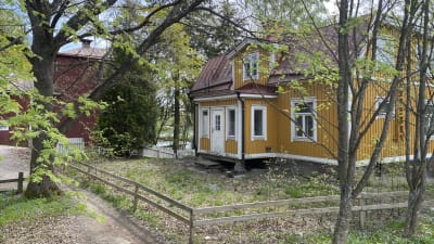 Villa Söderbo i Dickursby sett från filfabriken.