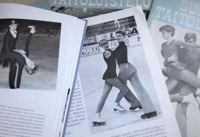 Isdansarna Saila Saarinen och Kim Jacobson på tidningsbilder på 1980-talet.