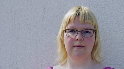 Tuovi Mannström får en flitpeng i stället för en lön.
