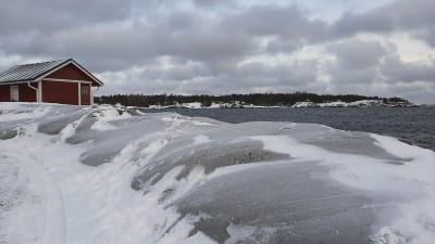 Damernas simhus i Hangö på vintern.