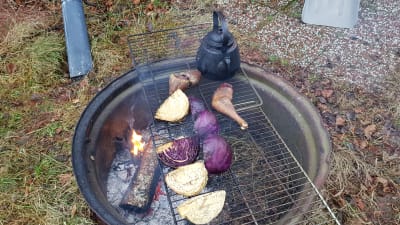 Matlagning över öppen eld. 