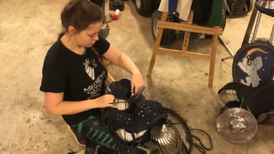 Marie-Theres Olenius med sin rustning