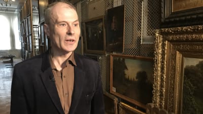 Sergej Ovsiannikov, biträdande direktör för konstmuseet i den ryska staden Rybinsk, där en försvunnen tavla av Albert Edelfelt hittats.