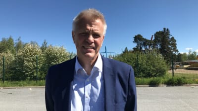 Pertti Mandell, styrelseordförande för Vaasa Sportpark som bygger padel-, tennis- och badmintonplaner på Vasklot.