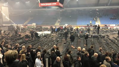 Vasa arena efter att ventilationssystemen fallit ner under en konsert. 