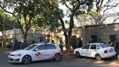 Polisrazzia i familjen Guptas bostadsområde i Johannesburg