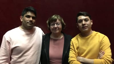 På bilden Wahedullah Ghalarzeh, Eija Klinga och Javad Nabizada.