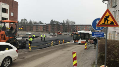 Provisoriska trafikarrangemang vid vägbygge i Vasa.