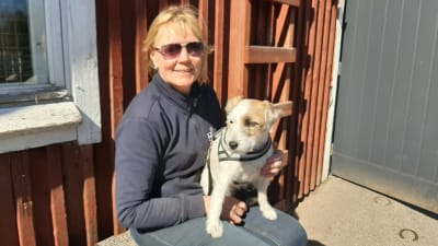 Kvinna med hund
