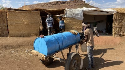 Vattenbehållare i flyktingläger i Tigray