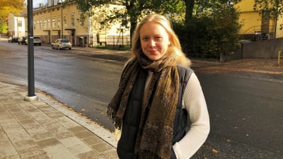 Voxpop på Biskopsgatan i Åbo, på bilden Vuokko Suomäki. 